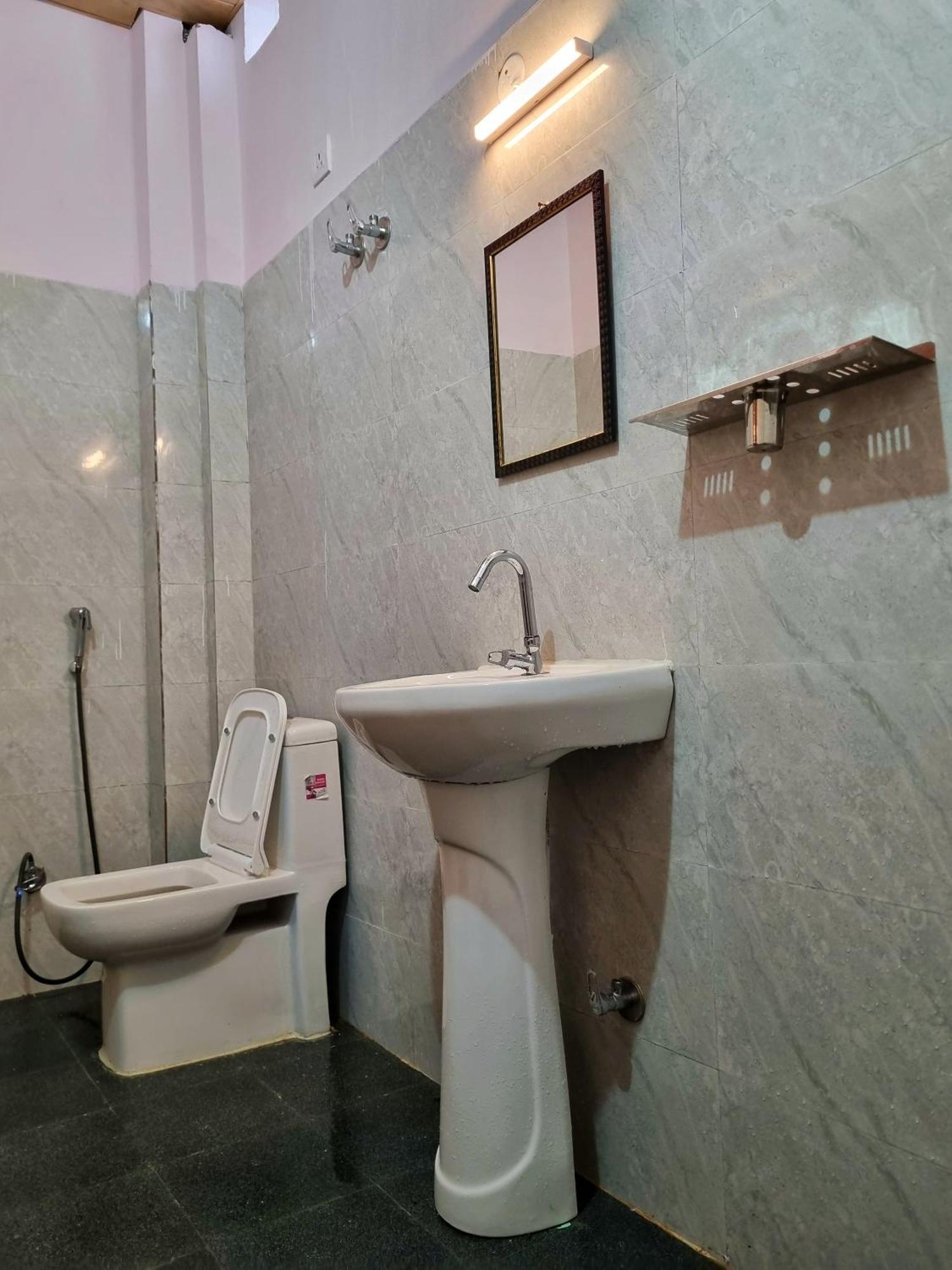 Landlopers Hostel Rishīkesh 외부 사진